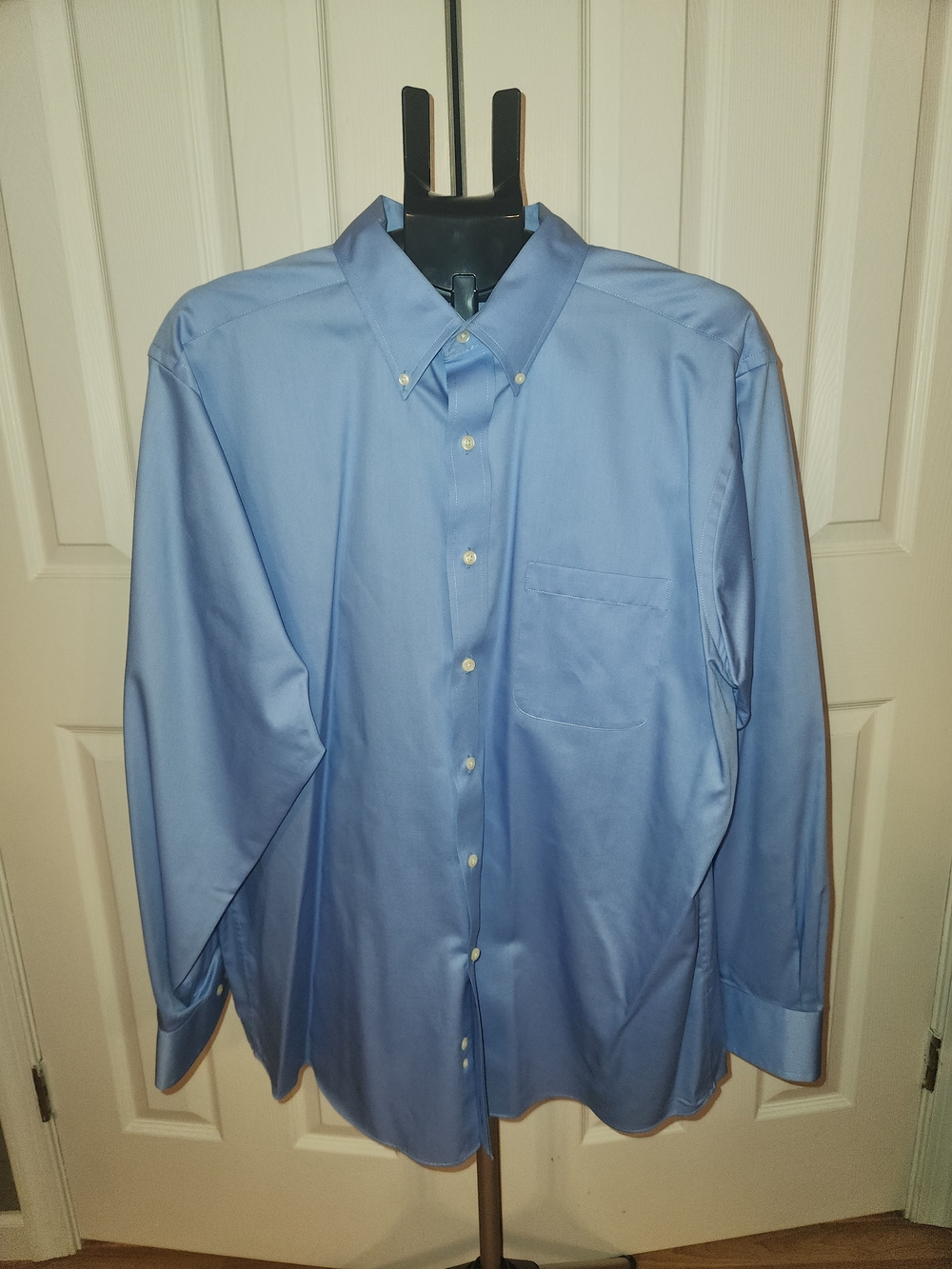 Izod Classic Men's Light Blue Button-Down Dress Shirt